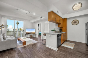 Santa Monica 2 Bed/ 2 Bath